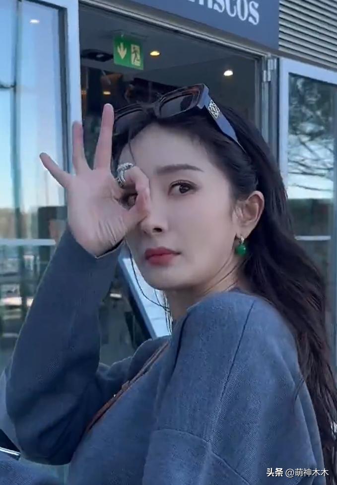 美女健身明星图片_美女健身的照片_美女明星健身图