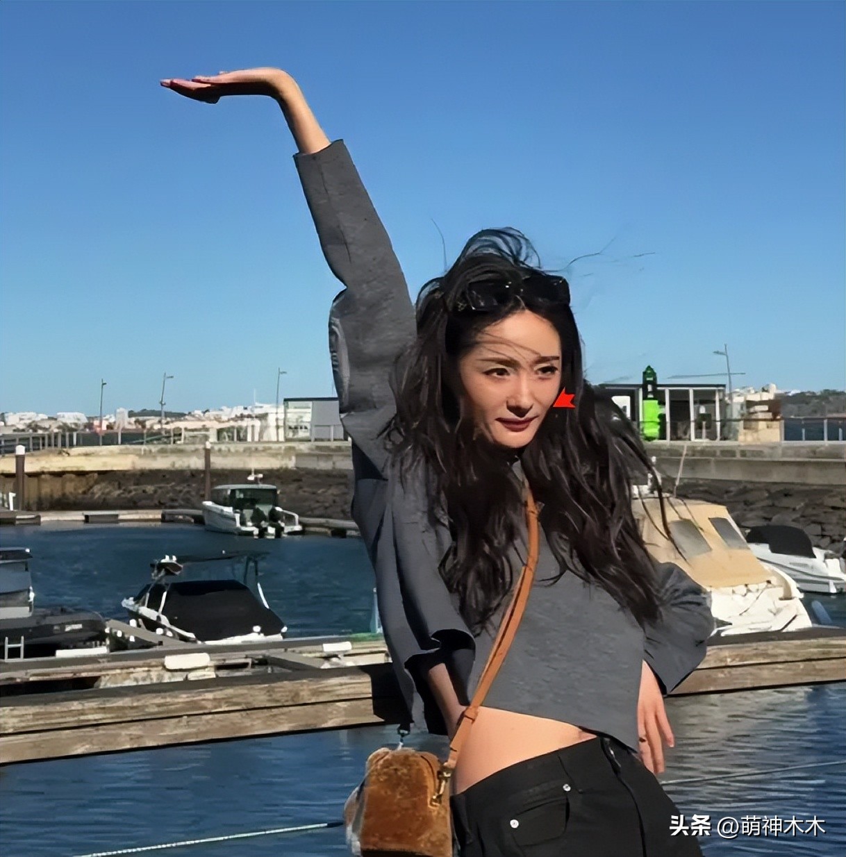 美女健身明星图片_美女明星健身图_美女健身的照片