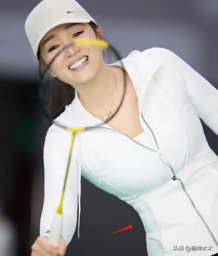 美女健身的照片_美女健身明星图片_美女明星健身图